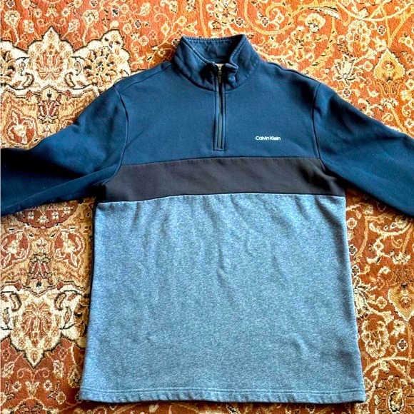 Calvin Klein sweatshirt very comfortable and soft. Medium size,
Color gray blue - Picture 2 of 2